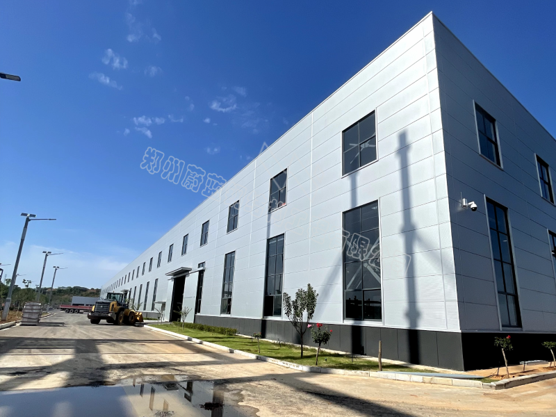 蔚藍鋼構百科：說一下目前鋼結構廠房造價每平方多少錢這個問題